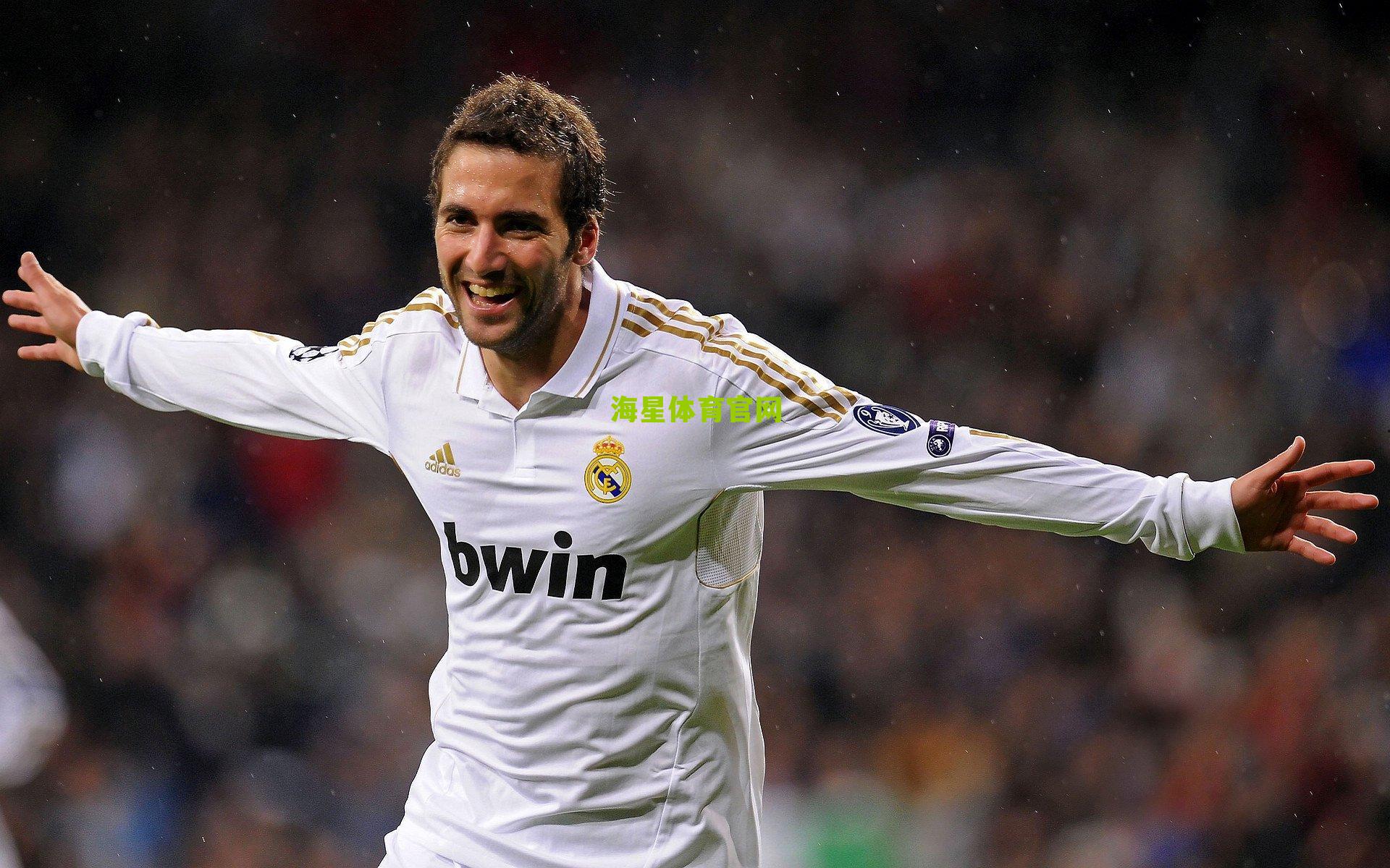 从看台到领袖，洛里深情回望非凡征程，揭秘从小球迷到国家队队长的传奇之路